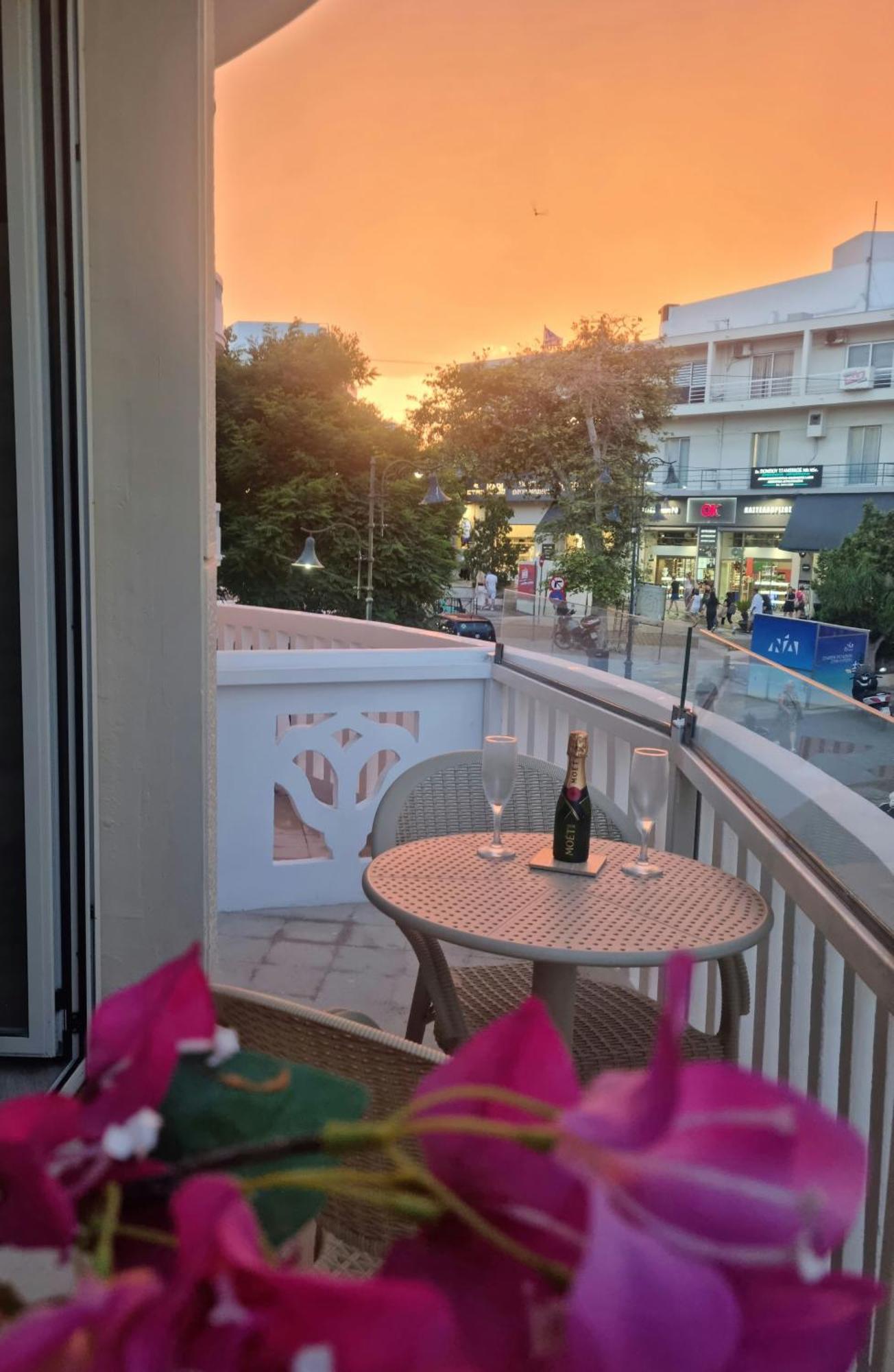 Golden City Center Suites Rhodes City Eksteriør bilde